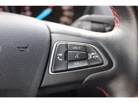 Ford Kuga 1.5 EcoBoost 120PK 2WD ST Line | Trekhaak | Clima | Cruise | 19 inch | Nieuwe motor! Moondust thumbnail 19