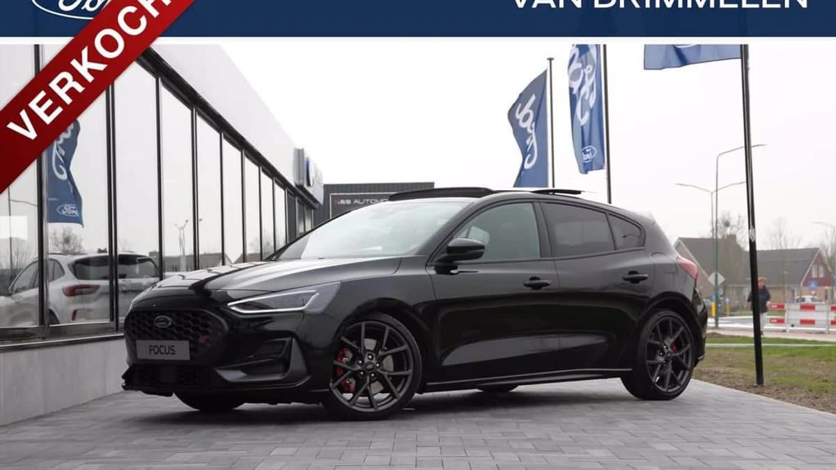 Ford Focus 280pk Automaat ST-3 Origineel Zwart Metallic | Pano | Nieuwstaat Agate Black — foto 1