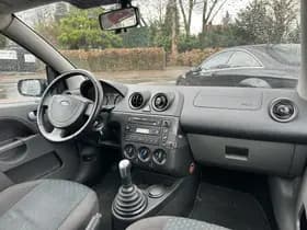 Ford Fiesta 1.4 16V First Edition 5drs thumbnail 9