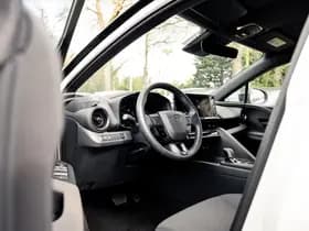 Toyota C-HR 1.8 Full Hybrid First Edition | Bi-Tone | Apple carplay | Stoel en Stuurverwarming | PDC | Navigatie | Adaptieve cruise | Achter thumbnail 2