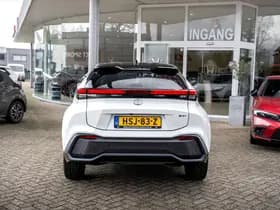Toyota C-HR 1.8 Full Hybrid First Edition | Bi-Tone | Apple carplay | Stoel en Stuurverwarming | PDC | Navigatie | Adaptieve cruise | Achter thumbnail 11
