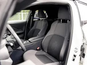 Toyota C-HR 1.8 Full Hybrid First Edition | Bi-Tone | Apple carplay | Stoel en Stuurverwarming | PDC | Navigatie | Adaptieve cruise | Achter thumbnail 3