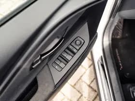 Toyota C-HR 1.8 Full Hybrid First Edition | Bi-Tone | Apple carplay | Stoel en Stuurverwarming | PDC | Navigatie | Adaptieve cruise | Achter thumbnail 22