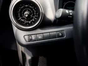 Toyota C-HR 1.8 Full Hybrid First Edition | Bi-Tone | Apple carplay | Stoel en Stuurverwarming | PDC | Navigatie | Adaptieve cruise | Achter thumbnail 28