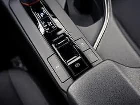 Toyota C-HR 1.8 Full Hybrid First Edition | Bi-Tone | Apple carplay | Stoel en Stuurverwarming | PDC | Navigatie | Adaptieve cruise | Achter thumbnail 29