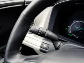 Toyota C-HR 1.8 Full Hybrid First Edition | Bi-Tone | Apple carplay | Stoel en Stuurverwarming | PDC | Navigatie | Adaptieve cruise | Achter thumbnail 30