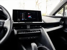 Toyota C-HR 1.8 Full Hybrid First Edition | Bi-Tone | Apple carplay | Stoel en Stuurverwarming | PDC | Navigatie | Adaptieve cruise | Achter thumbnail 4