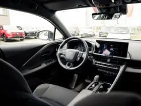 Toyota C-HR 1.8 Full Hybrid First Edition | Bi-Tone | Apple carplay | Stoel en Stuurverwarming | PDC | Navigatie | Adaptieve cruise | Achter thumbnail 33