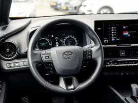 Toyota C-HR 1.8 Full Hybrid First Edition | Bi-Tone | Apple carplay | Stoel en Stuurverwarming | PDC | Navigatie | Adaptieve cruise | Achter thumbnail 6