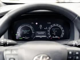 Toyota C-HR 1.8 Full Hybrid First Edition | Bi-Tone | Apple carplay | Stoel en Stuurverwarming | PDC | Navigatie | Adaptieve cruise | Achter thumbnail 7