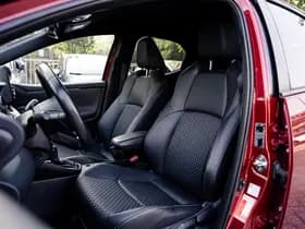 Toyota Yaris 1.5 Hybrid Style Bi-Tone | Climate control | Automaat | Adaptive cruise control | Achteruitrijcamera | 4 Seizoenen banden | 10 j thumbnail 3