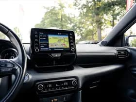 Toyota Yaris 1.5 Hybrid Style Bi-Tone | Climate control | Automaat | Adaptive cruise control | Achteruitrijcamera | 4 Seizoenen banden | 10 j thumbnail 4