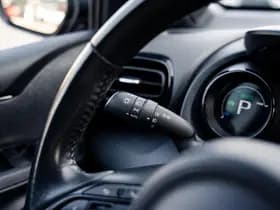 Toyota Yaris 1.5 Hybrid Style Bi-Tone | Climate control | Automaat | Adaptive cruise control | Achteruitrijcamera | 4 Seizoenen banden | 10 j thumbnail 31