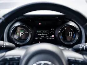 Toyota Yaris 1.5 Hybrid Style Bi-Tone | Climate control | Automaat | Adaptive cruise control | Achteruitrijcamera | 4 Seizoenen banden | 10 j thumbnail 7