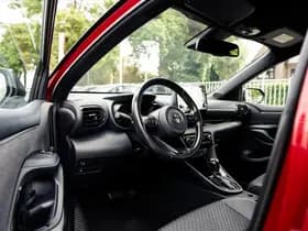 Toyota Yaris 1.5 Hybrid Style Bi-Tone | Climate control | Automaat | Adaptive cruise control | Achteruitrijcamera | 10 jaar garantie thumbnail 2