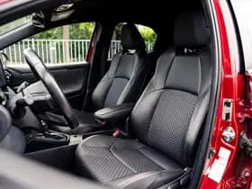 Toyota Yaris 1.5 Hybrid Style Bi-Tone | Climate control | Automaat | Adaptive cruise control | Achteruitrijcamera | 10 jaar garantie thumbnail 3