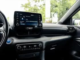 Toyota Yaris 1.5 Hybrid Style Bi-Tone | Climate control | Automaat | Adaptive cruise control | Achteruitrijcamera | 10 jaar garantie thumbnail 4