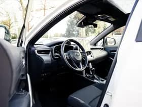 Toyota Corolla Cross 2.0 Full Hybrid Dynamic Automaat | Panoramadak | All Season banden | Adaptieve cruisecontrol | Stuurverwarming | Stoelverwarming thumbnail 2