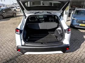 Toyota Corolla Cross 2.0 Full Hybrid Dynamic Automaat | Panoramadak | All Season banden | Adaptieve cruisecontrol | Stuurverwarming | Stoelverwarming thumbnail 12