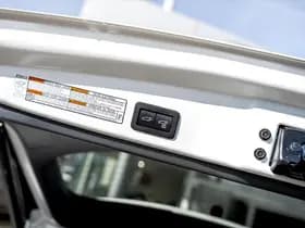 Toyota Corolla Cross 2.0 Full Hybrid Dynamic Automaat | Panoramadak | All Season banden | Adaptieve cruisecontrol | Stuurverwarming | Stoelverwarming thumbnail 13