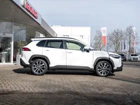 Toyota Corolla Cross 2.0 Full Hybrid Dynamic Automaat | Panoramadak | All Season banden | Adaptieve cruisecontrol | Stuurverwarming | Stoelverwarming thumbnail 14