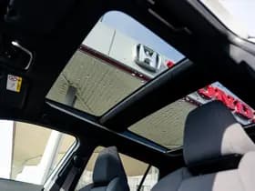 Toyota Corolla Cross 2.0 Full Hybrid Dynamic Automaat | Panoramadak | All Season banden | Adaptieve cruisecontrol | Stuurverwarming | Stoelverwarming thumbnail 19