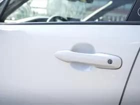 Toyota Corolla Cross 2.0 Full Hybrid Dynamic Automaat | Panoramadak | All Season banden | Adaptieve cruisecontrol | Stuurverwarming | Stoelverwarming thumbnail 22