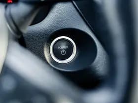 Toyota Corolla Cross 2.0 Full Hybrid Dynamic Automaat | Panoramadak | All Season banden | Adaptieve cruisecontrol | Stuurverwarming | Stoelverwarming thumbnail 30