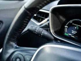 Toyota Corolla Cross 2.0 Full Hybrid Dynamic Automaat | Panoramadak | All Season banden | Adaptieve cruisecontrol | Stuurverwarming | Stoelverwarming thumbnail 31