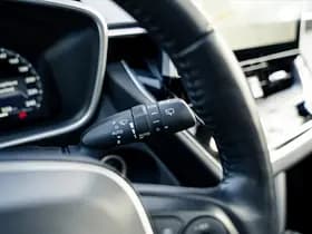 Toyota Corolla Cross 2.0 Full Hybrid Dynamic Automaat | Panoramadak | All Season banden | Adaptieve cruisecontrol | Stuurverwarming | Stoelverwarming thumbnail 32