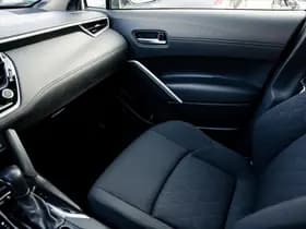 Toyota Corolla Cross 2.0 Full Hybrid Dynamic Automaat | Panoramadak | All Season banden | Adaptieve cruisecontrol | Stuurverwarming | Stoelverwarming thumbnail 39