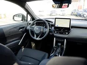Toyota Corolla Cross 2.0 Full Hybrid Dynamic Automaat | Panoramadak | All Season banden | Adaptieve cruisecontrol | Stuurverwarming | Stoelverwarming thumbnail 40