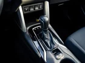 Toyota Corolla Cross 2.0 Full Hybrid Dynamic Automaat | Panoramadak | All Season banden | Adaptieve cruisecontrol | Stuurverwarming | Stoelverwarming thumbnail 8