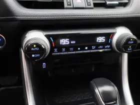 Toyota RAV4 2 5 hybrid dynamic camera adaptive thumbnail 21