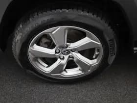 Toyota RAV4 2 5 hybrid dynamic camera adaptive thumbnail 26