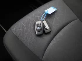 Toyota RAV4 2 5 hybrid dynamic camera adaptive thumbnail 27