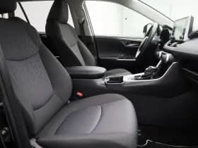 Toyota RAV4 2 5 hybrid dynamic camera adaptive thumbnail 8