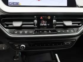 BMW 1-serie serie 118i m sport camera keyless stoel en stuurverw thumbnail 23