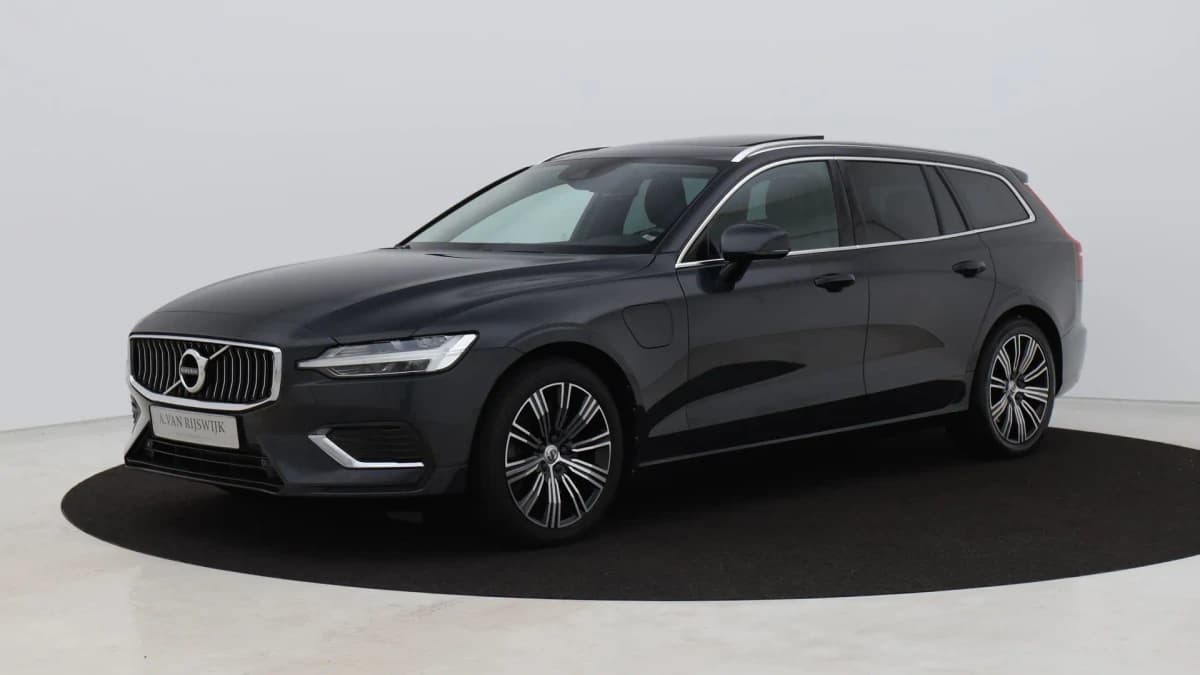 Volvo V60 2 0 t8 twin engine awd inscription pano camera adaptive keyless — foto 1