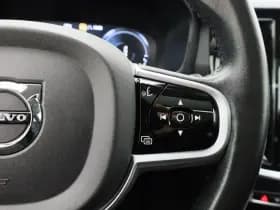 Volvo V60 2 0 t8 twin engine awd inscription pano camera adaptive keyless thumbnail 17