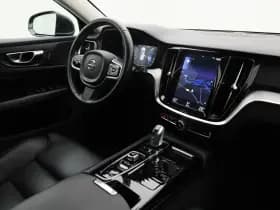 Volvo V60 2 0 t8 twin engine awd inscription pano camera adaptive keyless thumbnail 3