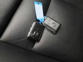 Volvo V60 2 0 t8 twin engine awd inscription pano camera adaptive keyless thumbnail 33