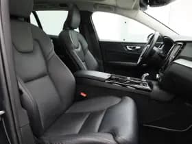 Volvo V60 2 0 t8 twin engine awd inscription pano camera adaptive keyless thumbnail 8