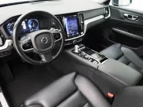 Volvo V60 2 0 t8 twin engine awd inscription pano camera adaptive keyless thumbnail 9