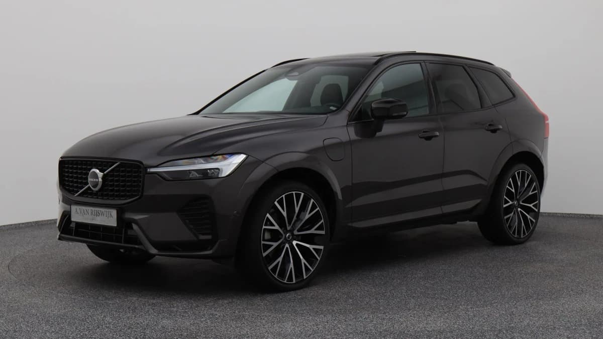 Volvo XC60 2 0 t8 plug in hybrid awd r design facelift pano camera keyless memory stoelverwarming trekhaak — foto 1