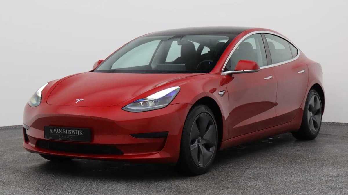 Tesla Model 3 standard rwd plus 60 kwh pano keyless autopilot stoel stuur verw trekhaak — foto 1