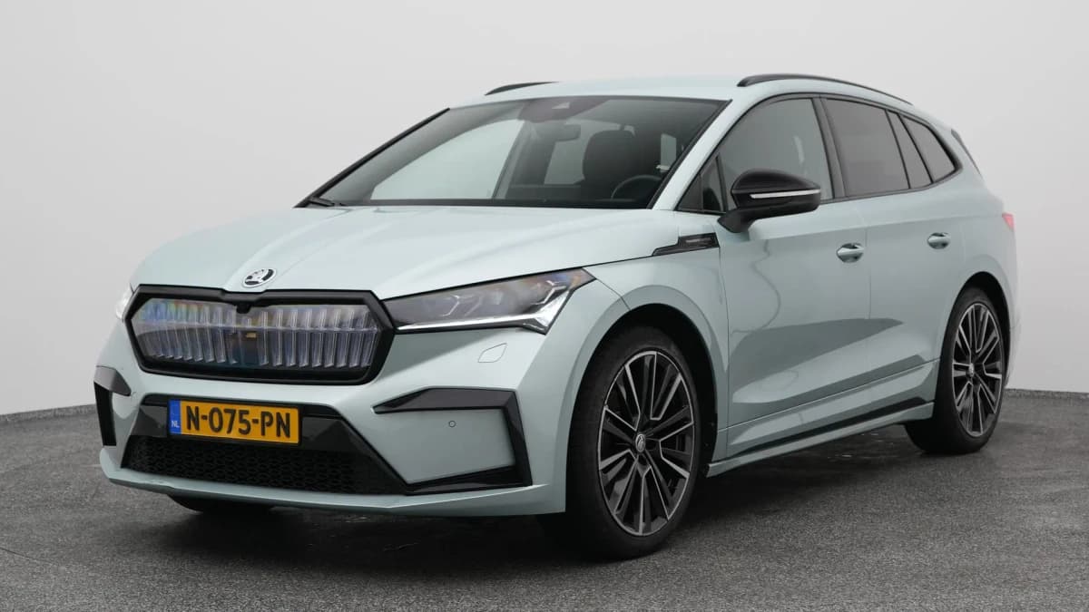 Škoda Enyaq iv 60 founders edition silver camera keyless stuurverw trekhaak — foto 1