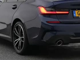 BMW 3-serie serie 330e edrive edition m sport leder keyless stoel stuurverw camera thumbnail 19