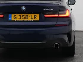 BMW 3-serie serie 330e edrive edition m sport leder keyless stoel stuurverw camera thumbnail 21