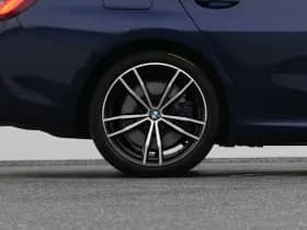 BMW 3-serie serie 330e edrive edition m sport leder keyless stoel stuurverw camera thumbnail 42